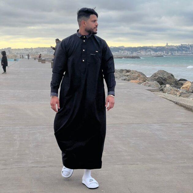 Qamis Homme Traditionnelle Élégante. Tissu Premium et Confort Optimal